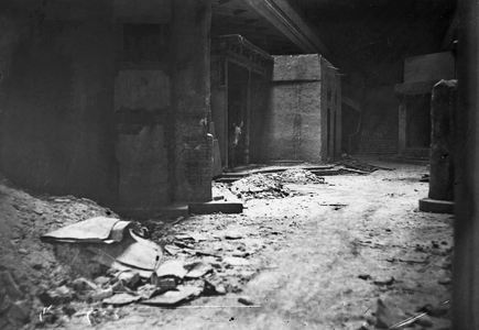 Экспозиционный зал музея после попадания бомб и снарядов. Фотография 1944 г.