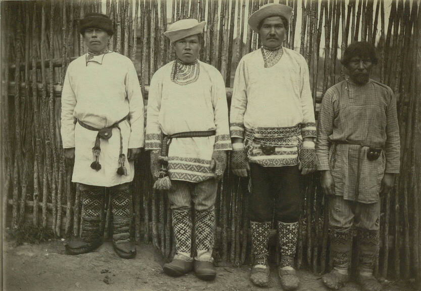 Группа мужчин. Коми-пермяки.  Пермская губ., 1912 г. Фотоархив РЭМ
