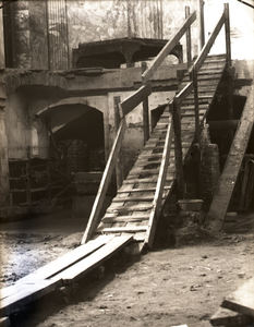 Переход над разрушенным перекрытием Аванзала. Фотография 1945 г.